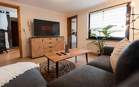 Mosel-Fachwerkhaus In Ediger-Eller - Charmant & Komfortabel, Naehe Calmont Klettersteig, Bis 5 Personen - 2 Schlafzimmer & Netflix